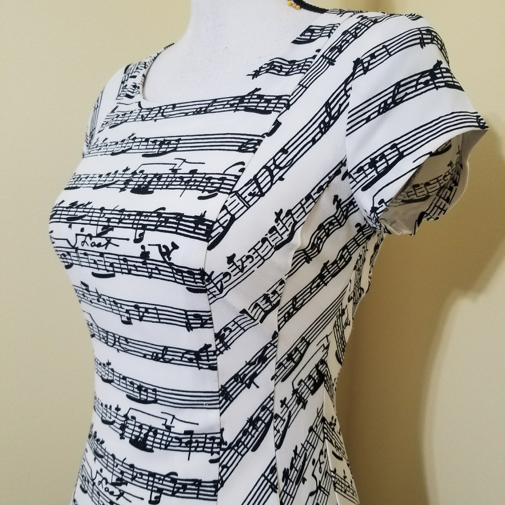 Dress - Picture 5 of 5